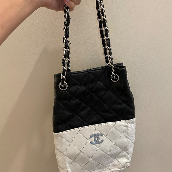 CHANEL Pre-Owned 2008-2009 Black & White Quilted Lambskin Vertical Shopping Bag - Picture 9 of 12